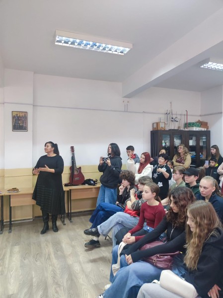 Astăzi, 19 noiembrie, la Liceul Tehnologic Băneasa, a avut loc activitatea  ce face parte din proiectul interșcolar ,,Juxtapuneri culturale”