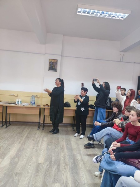 Astăzi, 19 noiembrie, la Liceul Tehnologic Băneasa, a avut loc activitatea  ce face parte din proiectul interșcolar ,,Juxtapuneri culturale”