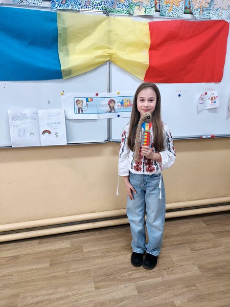 Elevii claselor I B si a III-a B au sărbătorit în avans Ziua Națională a României.