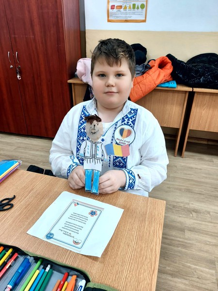 Elevii claselor I B si a III-a B au sărbătorit în avans Ziua Națională a României.