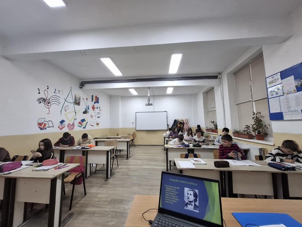 Astăzi, 15 ianuarie 2025, elevii claselor a V-a A, a VII-a A și a VIII-a A au celebrat Ziua Culturii Naționale