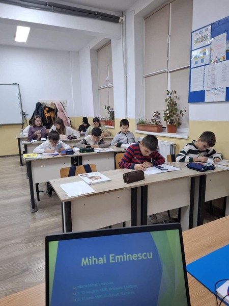 Astăzi, 15 ianuarie 2025, elevii claselor a V-a A, a VII-a A și a VIII-a A au celebrat Ziua Culturii Naționale