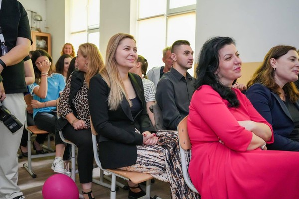 🎓Vă dorim drumuri drepte, alegeri înțelepte și încredere în voi. 