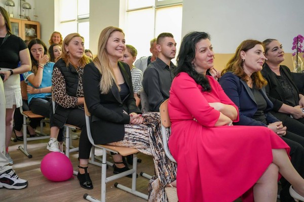 🎓Vă dorim drumuri drepte, alegeri înțelepte și încredere în voi. 
