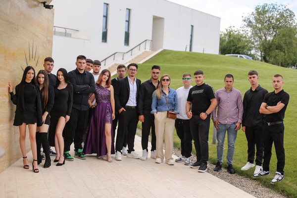 🎓Vă dorim drumuri drepte, alegeri înțelepte și încredere în voi. 