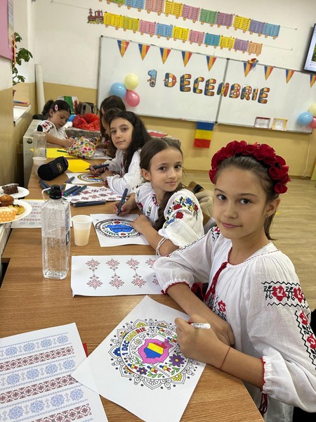 Astăzi, elevii clasei a IV-a B de la Liceul Tehnologic Băneasa au sărbătorit cu emoție și entuziasm Ziua Națională a României. 