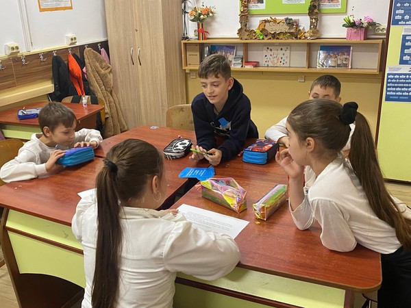 Astăzi, de Ziua Non-violenței în Școală, ne reamintim că respectul, empatia și bunătatea trebuie să stea la baza fiecărei relații dintre copii.