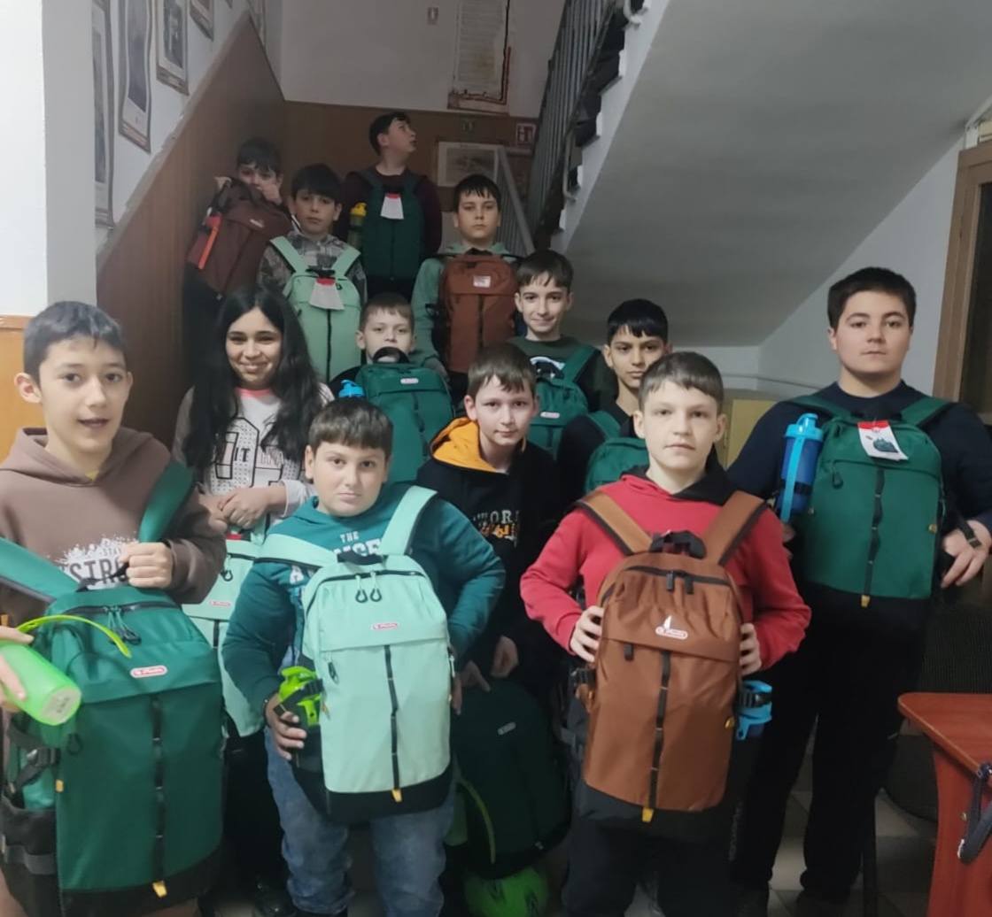 Proiectul „Pași către viitor”, finanțat prin Programul Național pentru Reducerea Abandonului Școlar (PNRAS).
