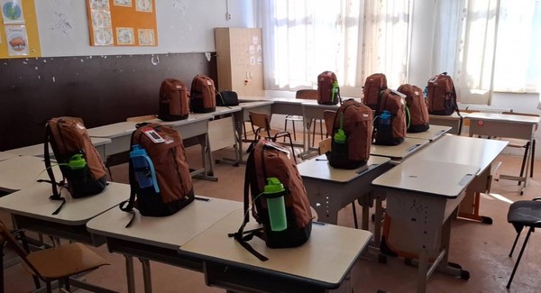 Proiectul „Pași către viitor”, finanțat prin Programul Național pentru Reducerea Abandonului Școlar (PNRAS).